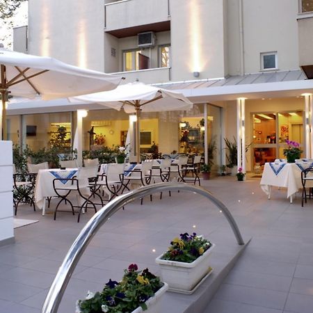 Hotel Nives Riccione Exterior foto