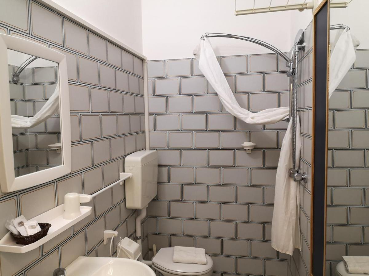 Hotel Nives Riccione Habitación foto