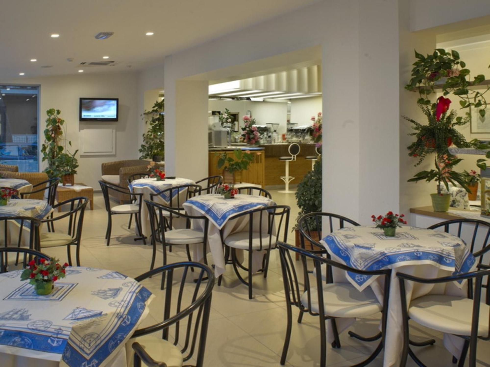 Hotel Nives Riccione Exterior foto