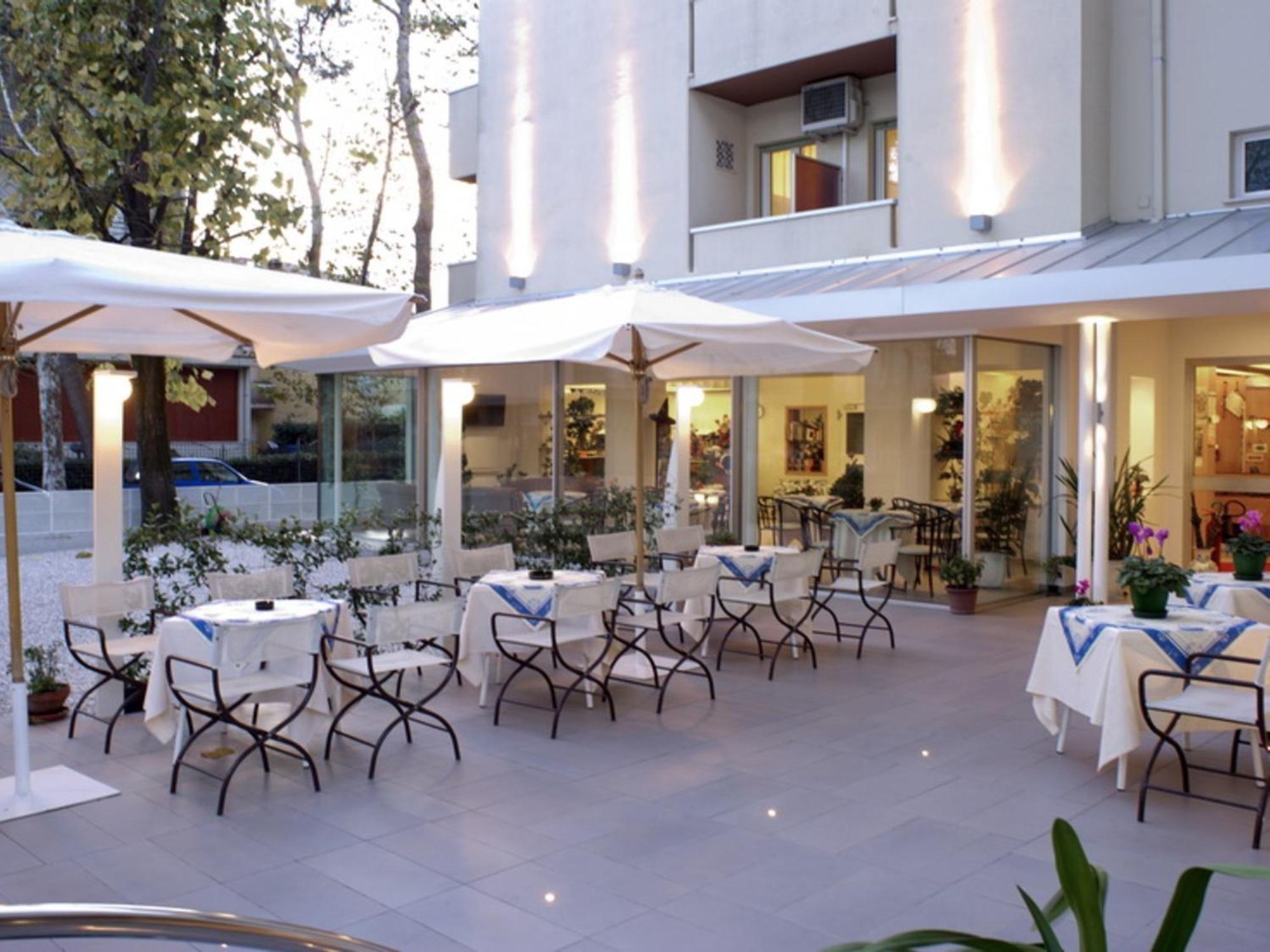 Hotel Nives Riccione Exterior foto