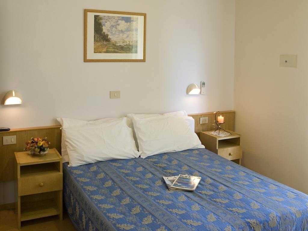 Hotel Nives Riccione Habitación foto