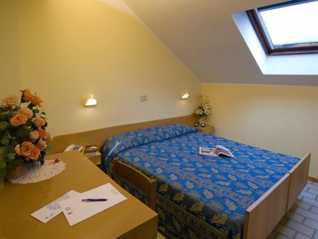 Hotel Nives Riccione Habitación foto