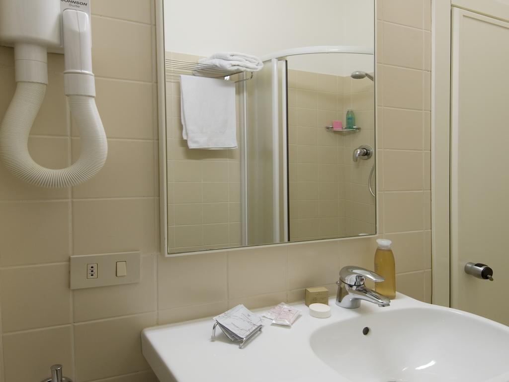 Hotel Nives Riccione Habitación foto